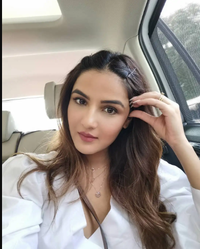 Jasmin Bhasin 